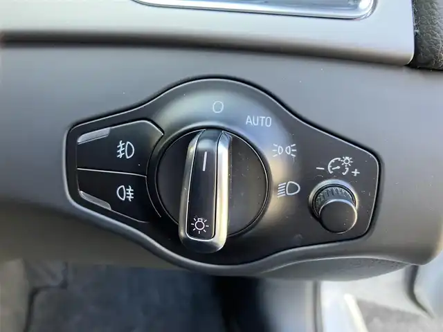 アウディ Ａ４ アバント 2．0 TFSI 三重県 2014(平26)年 5.5万km 白 純正ナビ/　・フルセグ/　・Ｂｌｕｅｔｏｏｔｈ/　・ＤＶＤ/ＨＩＤヘッドライト/フォグライト/リアフォグライト/ハーフレザーシート/Ｄ／Ｎ席シートヒーター/パワーシート/パワーバックドア/スマートキー/プッシュスタート/パドルシフト/コーナーセンサー/ルーフレール/オートリトラクタブルミラー/ターンミラー/スモークフィルム/前後ドラレコ　/ＥＴＣ