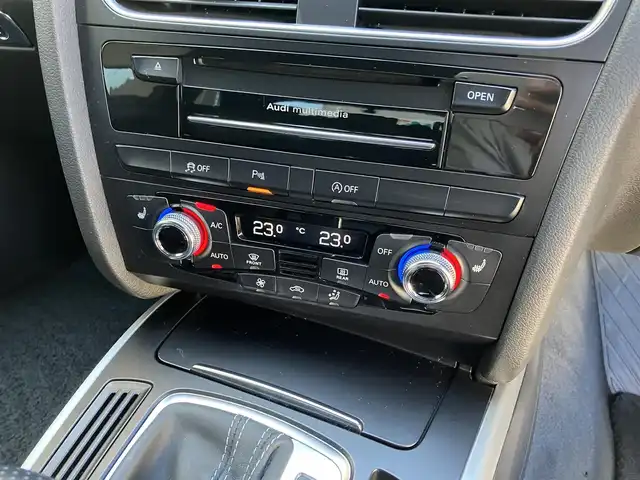 アウディ Ａ４ アバント 2．0 TFSI 三重県 2014(平26)年 5.5万km 白 純正ナビ/　・フルセグ/　・Ｂｌｕｅｔｏｏｔｈ/　・ＤＶＤ/ＨＩＤヘッドライト/フォグライト/リアフォグライト/ハーフレザーシート/Ｄ／Ｎ席シートヒーター/パワーシート/パワーバックドア/スマートキー/プッシュスタート/パドルシフト/コーナーセンサー/ルーフレール/オートリトラクタブルミラー/ターンミラー/スモークフィルム/前後ドラレコ　/ＥＴＣ