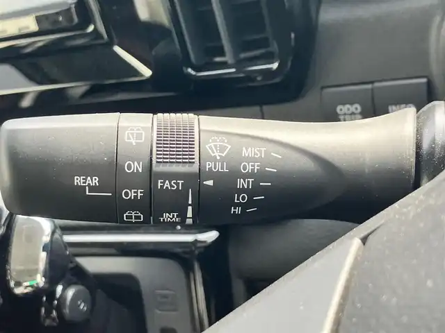 スズキ ソリオ バンディット HV MV 静岡県 2022(令4)年 3.4万km ピュアホワイトP SDナビ(CD/DVD/BT/フルセグ)/バックカメラ/レーダークルーズコントロール/ドライブレコーダー前後/ETC/エンジンスタートボタン/パワーウィンドウ/パワーステアリング/アイドリングストップ/スマートキー/オートエアコン/USB入力端子/ウォークスルー/純正フロアマット/布シート/D席N席シートヒーター/左側パワースライドドア/右側スライドドア/純正アルミホイール/ABS/横滑り防止装置/コーナーセンサー/レーンキープアシスト/盗難防止装置/オートライト/オートマチックハイビーム/LEDヘッドライト/W+サイドエアバック/衝突軽減システム/ヘッドアップディスプレイ