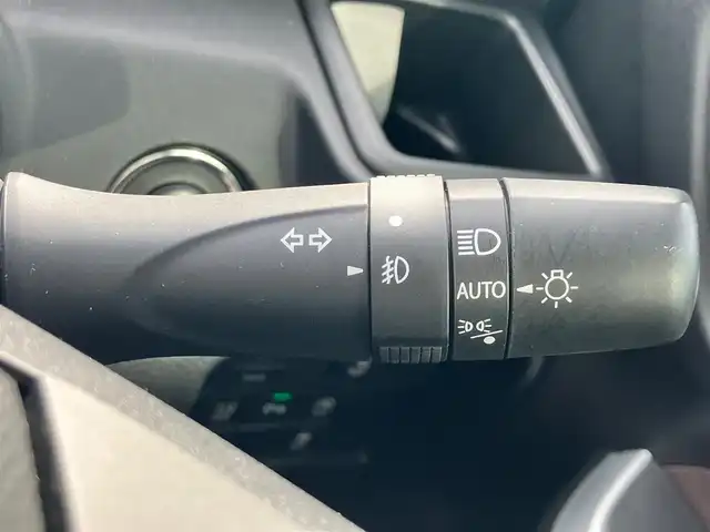 スズキ ソリオ バンディット HV MV 静岡県 2022(令4)年 3.4万km ピュアホワイトP SDナビ(CD/DVD/BT/フルセグ)/バックカメラ/レーダークルーズコントロール/ドライブレコーダー前後/ETC/エンジンスタートボタン/パワーウィンドウ/パワーステアリング/アイドリングストップ/スマートキー/オートエアコン/USB入力端子/ウォークスルー/純正フロアマット/布シート/D席N席シートヒーター/左側パワースライドドア/右側スライドドア/純正アルミホイール/ABS/横滑り防止装置/コーナーセンサー/レーンキープアシスト/盗難防止装置/オートライト/オートマチックハイビーム/LEDヘッドライト/W+サイドエアバック/衝突軽減システム/ヘッドアップディスプレイ