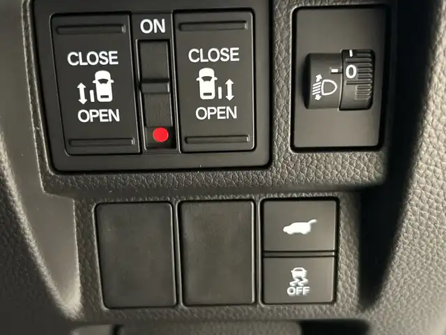 ホンダ ステップワゴン eHEV エアー EX 埼玉県 2025(令7)年 0.1千km クリスタルブラックパール ホンダセンシング/15.6インチ純正フリップダウンモニター/11.4インチHonda CONNECTナビ/　　CD/DVD/BT/USB/フルセグ/CarPlay/バックカメラ/レーダークルーズコントロール/両側パワースライドドア/パワーバックドア/LEDオートライト/シートヒーター/コーナーセンサー/パドルシフト/ステアリングスイッチ/スマートキー2本/11.4インチナビHonda CONNECTナビ LXM-247VFLi(317900円)　/15.6インチ リア席モニター VM-231FE(149600円)