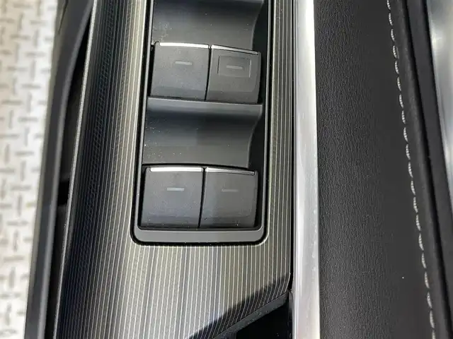 トヨタ ハリアー ハイブリッド G 岩手県 2020(令2)年 6.6万km ホワイトパールクリスタルシャイン ワンオーナー/４WD/JBLプレミアムサウンドシステム/MTモード付AT/パワーバックドア/プリクラッシュセーフティ/レーンアシスト/コーナーセンサー/標識認識機能/先行車発進告知機能/後退速度抑制機能/クルーズコントロール/バックカメラ/オートライト/オートハイビーム/横滑り防止装置/アイドリングストップ/インテリジェントルームミラー/ETC2.0/オールオートパワーウインドウ