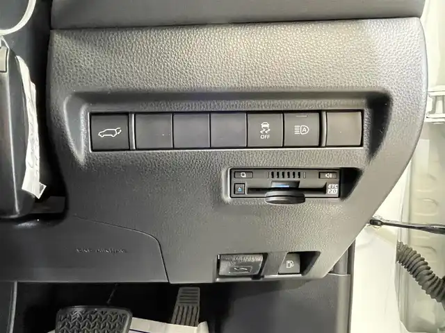 トヨタ ハリアー ハイブリッド G 岩手県 2020(令2)年 6.6万km ホワイトパールクリスタルシャイン ワンオーナー/４WD/JBLプレミアムサウンドシステム/MTモード付AT/パワーバックドア/プリクラッシュセーフティ/レーンアシスト/コーナーセンサー/標識認識機能/先行車発進告知機能/後退速度抑制機能/クルーズコントロール/バックカメラ/オートライト/オートハイビーム/横滑り防止装置/アイドリングストップ/インテリジェントルームミラー/ETC2.0/オールオートパワーウインドウ