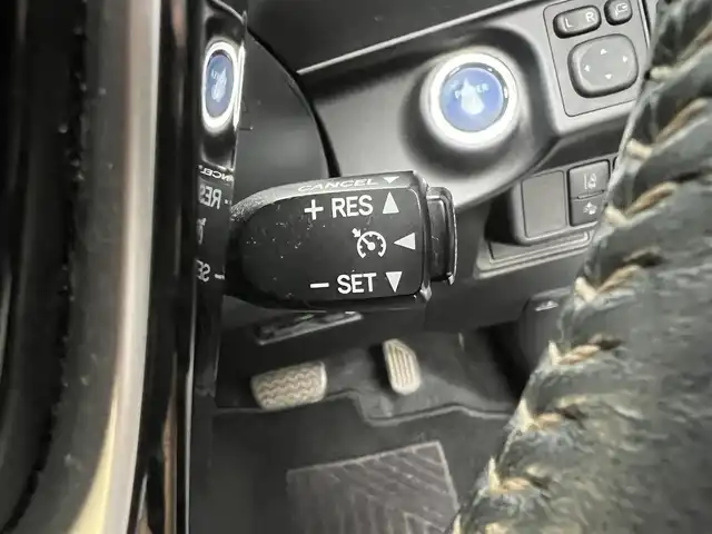 トヨタ アクア G 滋賀県 2017(平29)年 6.7万km シルバーM 純正ナビ/Bluetooth/CD/DVD/フルセグTV/バックカメラ/クルーズコントロール/ステアリングリモコン/前後ドライブレコーダー/オートハイビーム/ETC/オートライト/プッシュスタート/スマートキー