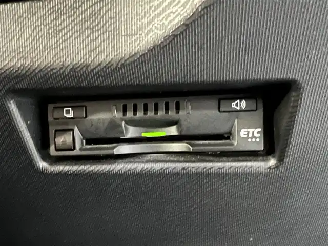 トヨタ アクア G 滋賀県 2017(平29)年 6.7万km シルバーM 純正ナビ/Bluetooth/CD/DVD/フルセグTV/バックカメラ/クルーズコントロール/ステアリングリモコン/前後ドライブレコーダー/オートハイビーム/ETC/オートライト/プッシュスタート/スマートキー