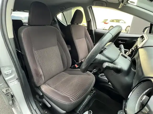 トヨタ アクア G 滋賀県 2017(平29)年 6.7万km シルバーM 純正ナビ/Bluetooth/CD/DVD/フルセグTV/バックカメラ/クルーズコントロール/ステアリングリモコン/前後ドライブレコーダー/オートハイビーム/ETC/オートライト/プッシュスタート/スマートキー