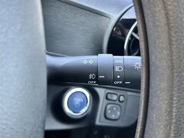 トヨタ アクア S スタイルブラック 宮城県 2019(令1)年 2.9万km シルバーM LEDヘッドランプパッケージ/パノラミックビューモニター/＝＝＝/セーフティセンス/・プリクラッシュセーフティ/・レーンディパーチャーアラート/・オートマチックハイビーム/・先行車発進告知機能/インテリジェントクリアランスソナー/純正ナビ（NSZT-W68T）/・CD/DVD/・Bluetooth/・フルセグTV/バックカメラ/ビルトインETC2.0/ドライブレコーダー/ステアリングスイッチ/スマートキー＆プッシュスタート/電動格納ミラー/純正フロアマット/Wエアバッグ