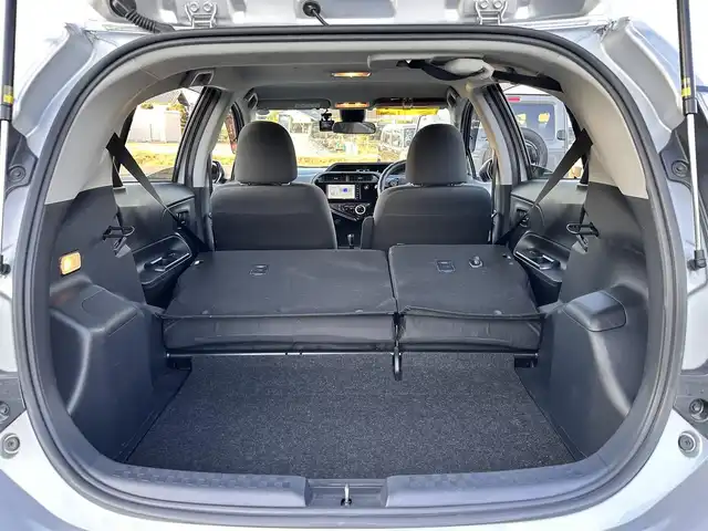 トヨタ アクア S スタイルブラック 宮城県 2019(令1)年 2.9万km シルバーM LEDヘッドランプパッケージ/パノラミックビューモニター/＝＝＝/セーフティセンス/・プリクラッシュセーフティ/・レーンディパーチャーアラート/・オートマチックハイビーム/・先行車発進告知機能/インテリジェントクリアランスソナー/純正ナビ（NSZT-W68T）/・CD/DVD/・Bluetooth/・フルセグTV/バックカメラ/ビルトインETC2.0/ドライブレコーダー/ステアリングスイッチ/スマートキー＆プッシュスタート/電動格納ミラー/純正フロアマット/Wエアバッグ