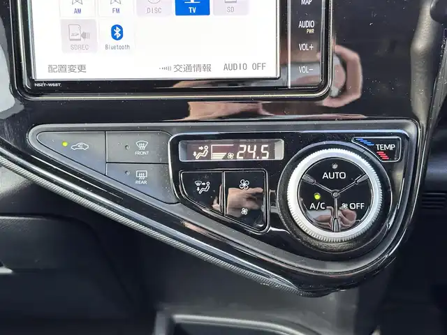 トヨタ アクア S スタイルブラック 宮城県 2019(令1)年 2.9万km シルバーM LEDヘッドランプパッケージ/パノラミックビューモニター/＝＝＝/セーフティセンス/・プリクラッシュセーフティ/・レーンディパーチャーアラート/・オートマチックハイビーム/・先行車発進告知機能/インテリジェントクリアランスソナー/純正ナビ（NSZT-W68T）/・CD/DVD/・Bluetooth/・フルセグTV/バックカメラ/ビルトインETC2.0/ドライブレコーダー/ステアリングスイッチ/スマートキー＆プッシュスタート/電動格納ミラー/純正フロアマット/Wエアバッグ