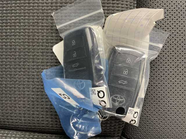 トヨタ カローラ クロス ハイブリッド Z 道央・札幌 2025(令7)年 0.1千km プラチナホワイトパールマイカ ・HYBRID　Z　4WD　/・登録済未使用車　　/　寒冷地仕様/・純正10.5インチディスプレイオーディオPlus　/・パノラミッックビューモニタ-/・Bluetooth・フルセグTV/・ETC2.0　/パーキングサポートブレーキ/・ブラインドスポットモニター/・トヨタセーフティセンス/・レーダークルーズコントロール/・プリクラッシュセーフティ/・ブラインドスポットモニター/・ハンズフリーパワーバックドア/・LEDライト/オートハイビーム/・ハーフレザーシート/シートヒーター/・純正ドライブレコーダー前後/・スマートキーｘ２