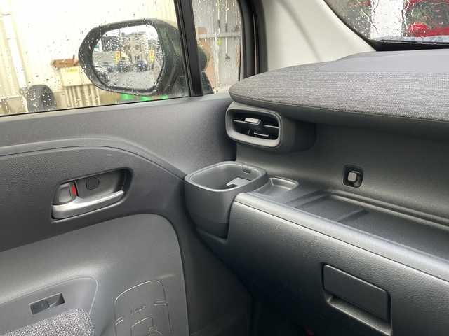 トヨタ シエンタ ハイブリッド Z 石川県 2025(令7)年 0.3万km ベージュ ワンオーナー　純正１０．５型ナビ　フルセグＴＶ　全方位カメラ　ＬＥＤヘッドライト　両側パワースライド　ＥＴＣ　スマートキー　トヨタセーフティセンス　レーダークルーズ　ＴＶキャンセラー　保証書