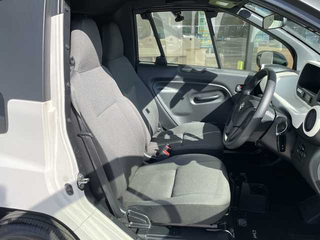 トヨタ シーポッド G 愛知県 2021(令3)年 1.1万km 白 シートヒーター/フロントウィンドウデフロスター/コーナーセンサー/LEDヘッドライト/オートライト/衝突軽減システム/スマートキー/プッシュスタート