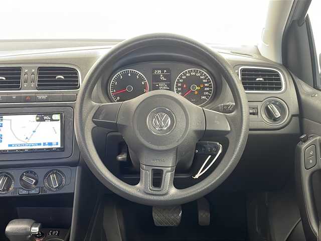 フォルクスワーゲン ポロ 1．4 コンフォートライン 栃木県 2009(平21)年 12.6万km 白／シルバー 社外ナビ/（BT/CD/DVD/AM/FM）/ETC/横滑り防止/MTモード付AT/電動格納ミラー