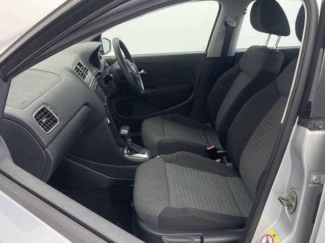 フォルクスワーゲン ポロ 1．4 コンフォートライン 栃木県 2009(平21)年 12.6万km 白／シルバー 社外ナビ/（BT/CD/DVD/AM/FM）/ETC/横滑り防止/MTモード付AT/電動格納ミラー