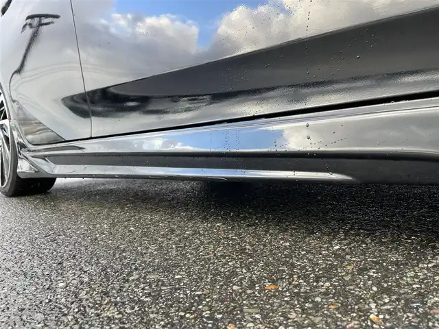 トヨタ プリウス S 鳥取県 2019(令1)年 7.7万km 白 純正ナビ／フルセグ／ＤＶＤ／ＣＤ／ＢＴ/バックカメラ・ＥＴＣ/ドライブレコーダー/モデリスタタイプエアロ/LEDデイライト/社外19インチアルミ/ローダウンサス/LEDヘットライト/オートハイビーム/トヨタセーフティセンス/レーダークルーズコントロール/レーンキープアシスト/LEDフォグランプ/プッシュスタート/フロアマット/ドアバイザー