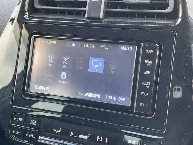 トヨタ プリウス S 鳥取県 2019(令1)年 7.7万km 白 純正ナビ／フルセグ／ＤＶＤ／ＣＤ／ＢＴ/バックカメラ・ＥＴＣ/ドライブレコーダー/モデリスタタイプエアロ/LEDデイライト/社外19インチアルミ/ローダウンサス/LEDヘットライト/オートハイビーム/トヨタセーフティセンス/レーダークルーズコントロール/レーンキープアシスト/LEDフォグランプ/プッシュスタート/フロアマット/ドアバイザー