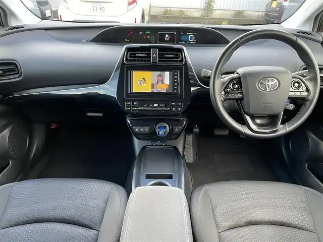 トヨタ プリウス S 鳥取県 2019(令1)年 7.7万km 白 純正ナビ／フルセグ／ＤＶＤ／ＣＤ／ＢＴ/バックカメラ・ＥＴＣ/ドライブレコーダー/モデリスタタイプエアロ/LEDデイライト/社外19インチアルミ/ローダウンサス/LEDヘットライト/オートハイビーム/トヨタセーフティセンス/レーダークルーズコントロール/レーンキープアシスト/LEDフォグランプ/プッシュスタート/フロアマット/ドアバイザー