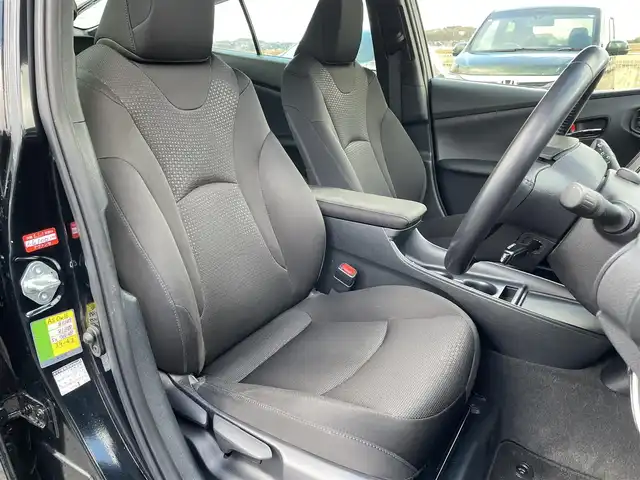 トヨタ プリウス S 鳥取県 2019(令1)年 7.7万km 白 純正ナビ／フルセグ／ＤＶＤ／ＣＤ／ＢＴ/バックカメラ・ＥＴＣ/ドライブレコーダー/モデリスタタイプエアロ/LEDデイライト/社外19インチアルミ/ローダウンサス/LEDヘットライト/オートハイビーム/トヨタセーフティセンス/レーダークルーズコントロール/レーンキープアシスト/LEDフォグランプ/プッシュスタート/フロアマット/ドアバイザー