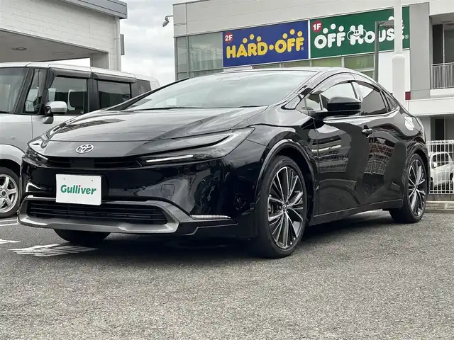 トヨタ プリウス Z 長崎県 2024(令6)年 7万km アティチュードブラックマイカ プッシュスタート/純正ナビ付ディスプレイオーディオ（AM/FM/BT/TV)/クルーズコントロール/オートライト/オートハイビーム/ハンドルヒーター/シートヒーター（D/N)/エアシート（D/N)/パワーバックドア/ETC2.0/電子サイドブレーキ/ブレーキホールド/バックカメラ/全方位カメラ/トヨタセーフティセンス/横滑り防止装置/レーンキープアシスト/充電Cタイプ/AC100V/デジタルインナーミラー