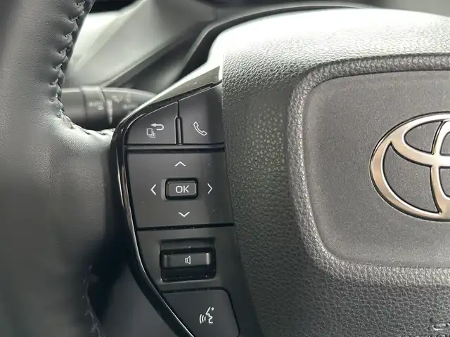 トヨタ プリウス Z 長崎県 2024(令6)年 7万km アティチュードブラックマイカ プッシュスタート/純正ナビ付ディスプレイオーディオ（AM/FM/BT/TV)/クルーズコントロール/オートライト/オートハイビーム/ハンドルヒーター/シートヒーター（D/N)/エアシート（D/N)/パワーバックドア/ETC2.0/電子サイドブレーキ/ブレーキホールド/バックカメラ/全方位カメラ/トヨタセーフティセンス/横滑り防止装置/レーンキープアシスト/充電Cタイプ/AC100V/デジタルインナーミラー