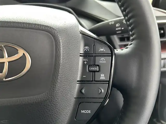 トヨタ プリウス Z 長崎県 2024(令6)年 7万km アティチュードブラックマイカ プッシュスタート/純正ナビ付ディスプレイオーディオ（AM/FM/BT/TV)/クルーズコントロール/オートライト/オートハイビーム/ハンドルヒーター/シートヒーター（D/N)/エアシート（D/N)/パワーバックドア/ETC2.0/電子サイドブレーキ/ブレーキホールド/バックカメラ/全方位カメラ/トヨタセーフティセンス/横滑り防止装置/レーンキープアシスト/充電Cタイプ/AC100V/デジタルインナーミラー