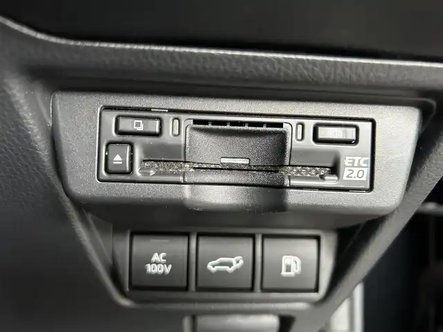 トヨタ プリウス Z 長崎県 2024(令6)年 7万km アティチュードブラックマイカ プッシュスタート/純正ナビ付ディスプレイオーディオ（AM/FM/BT/TV)/クルーズコントロール/オートライト/オートハイビーム/ハンドルヒーター/シートヒーター（D/N)/エアシート（D/N)/パワーバックドア/ETC2.0/電子サイドブレーキ/ブレーキホールド/バックカメラ/全方位カメラ/トヨタセーフティセンス/横滑り防止装置/レーンキープアシスト/充電Cタイプ/AC100V/デジタルインナーミラー