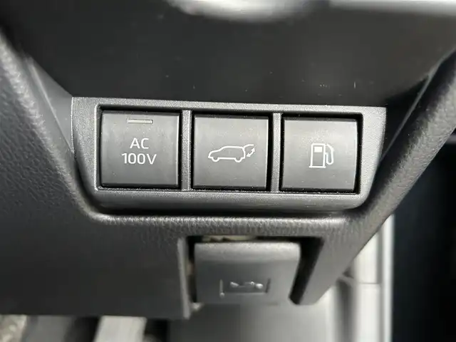 トヨタ プリウス Z 長崎県 2024(令6)年 7万km アティチュードブラックマイカ プッシュスタート/純正ナビ付ディスプレイオーディオ（AM/FM/BT/TV)/クルーズコントロール/オートライト/オートハイビーム/ハンドルヒーター/シートヒーター（D/N)/エアシート（D/N)/パワーバックドア/ETC2.0/電子サイドブレーキ/ブレーキホールド/バックカメラ/全方位カメラ/トヨタセーフティセンス/横滑り防止装置/レーンキープアシスト/充電Cタイプ/AC100V/デジタルインナーミラー