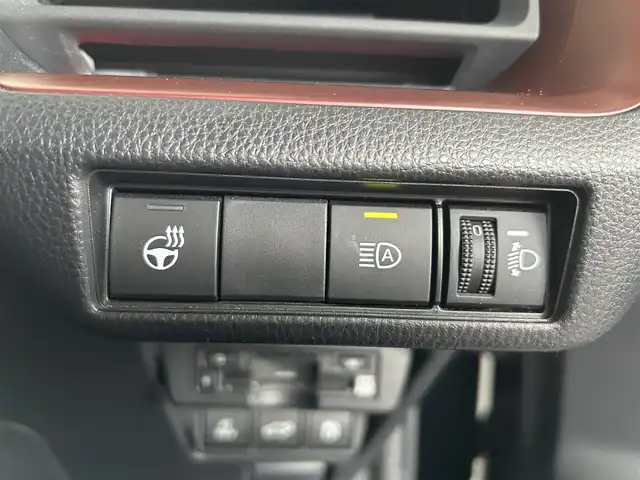 トヨタ プリウス Z 長崎県 2024(令6)年 7万km アティチュードブラックマイカ プッシュスタート/純正ナビ付ディスプレイオーディオ（AM/FM/BT/TV)/クルーズコントロール/オートライト/オートハイビーム/ハンドルヒーター/シートヒーター（D/N)/エアシート（D/N)/パワーバックドア/ETC2.0/電子サイドブレーキ/ブレーキホールド/バックカメラ/全方位カメラ/トヨタセーフティセンス/横滑り防止装置/レーンキープアシスト/充電Cタイプ/AC100V/デジタルインナーミラー