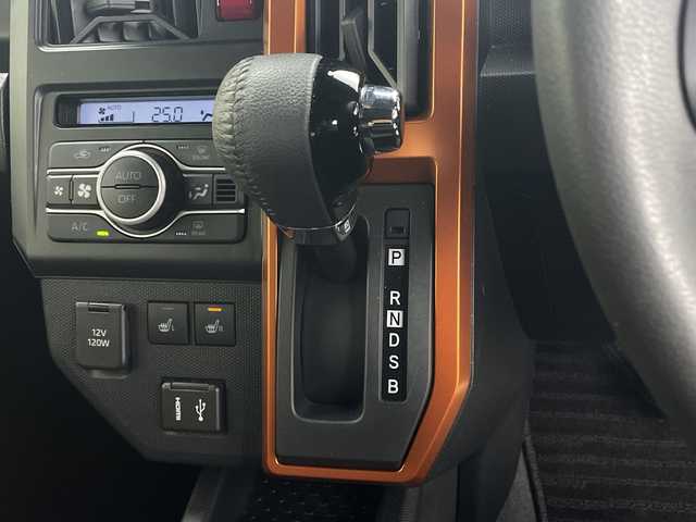 ダイハツ タフト G ターボ 鹿児島県 2023(令5)年 0.3万km シャイニングホワイトパール 純正ディスプレイオーディオ/(BT/AM/FM/フルセグTV)/ワンオーナー/Applecarplay/Androidauto/レーンキープアシスト/レーダークルーズコントロール/ガラスルーフ/HDMI入力/前後コーナーセンサー/バックカメラ/電動パーキングブレーキ/オートホールド/ステアリングスイッチ/前席シートヒーター/前方ドライブレコーダー/アイドリングストップ/ターボ/革調シートカバー/純正サイドバイザー/純正LEDヘッドライト/純正フロアマット/純正15インチアルミホイール