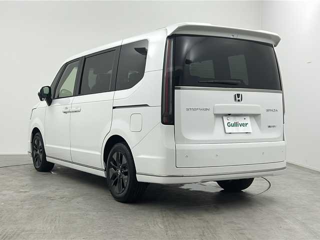 ホンダ ステップワゴン スパーダ eHEV 三重県 2025(令7)年 0.1万km未満 プラチナホワイトパール 登録済未使用車/純正11.4インチナビ/フルセグTV/CD/DVD/Bluetooth/両側パワースライドドア/前席シートヒーター/純正アルミホイール/ホンダセンシング/衝突軽減ブレーキシステム/レーダークルーズコントロール/レーンキープアシストシステム/BSM/オートハイビーム/パワーバックドア/2列目オットマン/全列USBチャージャー