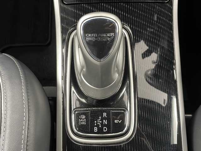 三菱 アウトランダー ＰＨＥＶ Sエディション 道央・札幌 2019(令1)年 6.8万km ルビーブラックP ・4WD  /サンルーフ　/・アダプティブクルーズコントロール/・衝突軽減ブレーキ/・車線逸脱防止機能/・純正ディスプレイオーディオ  /・マルチ全方位モニター/・前席シートヒーター/・前席パワーシート/・パワーバックドア/・ステアリングヒーター/・パドルシフト/・AC1500W電源/・純正18インチAW
