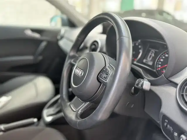 アウディ Ａ１ SB 1．0TFSI 道央・札幌 2016(平28)年 3.2万km ユートピアブルーM ４WD/純正ナビ(TV/BT/FM/AM/CD/DVD)/コーナーセンサー/積み込みスタッドレスタイヤ（純正AW）/ETC/ドライブレコーダー