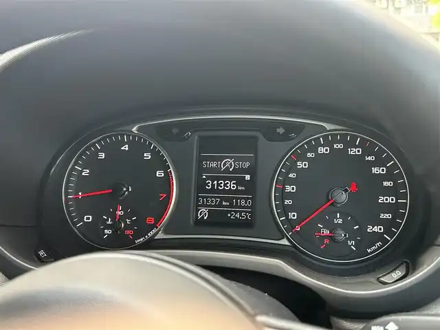 アウディ Ａ１ SB 1．0TFSI 道央・札幌 2016(平28)年 3.2万km ユートピアブルーM ４WD/純正ナビ(TV/BT/FM/AM/CD/DVD)/コーナーセンサー/積み込みスタッドレスタイヤ（純正AW）/ETC/ドライブレコーダー