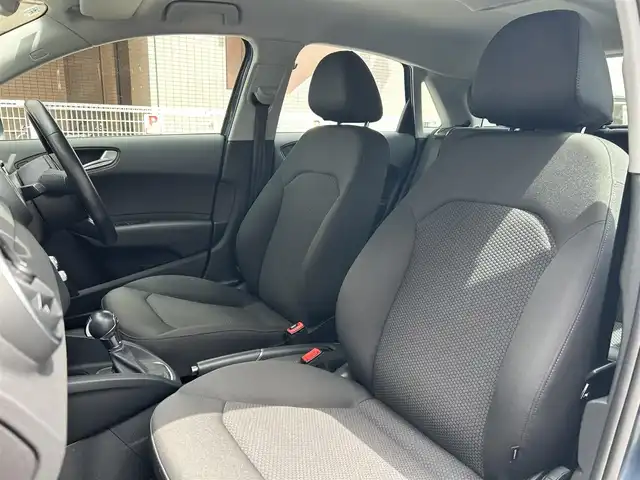 アウディ Ａ１ SB 1．0TFSI 道央・札幌 2016(平28)年 3.2万km ユートピアブルーM ４WD/純正ナビ(TV/BT/FM/AM/CD/DVD)/コーナーセンサー/積み込みスタッドレスタイヤ（純正AW）/ETC/ドライブレコーダー