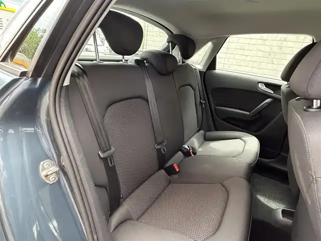 アウディ Ａ１ SB 1．0TFSI 道央・札幌 2016(平28)年 3.2万km ユートピアブルーM ４WD/純正ナビ(TV/BT/FM/AM/CD/DVD)/コーナーセンサー/積み込みスタッドレスタイヤ（純正AW）/ETC/ドライブレコーダー