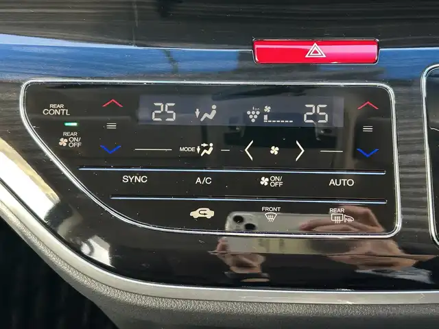 ホンダ オデッセイ ハイブリッド アブソルート・EXホンダセンジング 島根県 2019(令1)年 3.6万km クリスタルブラックパール 純正9インチナビ/CD/DVD/DTV/Bluetooth/HDMI/USB/マルチビューカメラ/スマートパーキングアシスト/コーナーセンサー /BSM/ウェルカムライト付両側パワースライドドア/ホンダセンシング/・衝突軽減ブレーキ/・歩行者事故低減ステアリング/・アダプティブクルーズコントロール/・車線維持支援システム（LKAS）/・路外逸脱抑制機能/・誤発進抑制機能/・先行車発進お知らせ機能/・標識認識機能/ビルトインETC2.0/大型アームレスト/前席パワーシート/シートヒーター/ミラーヒーター/革巻きステアリングホイール/ステアリングスイッチ/LEDオートライト/LEDフォグランプ/前後ドライブレコーダー/プラズマクラスター付左右独立オートエアコン/リアオートエアコン/取扱説明車/新車時保証書