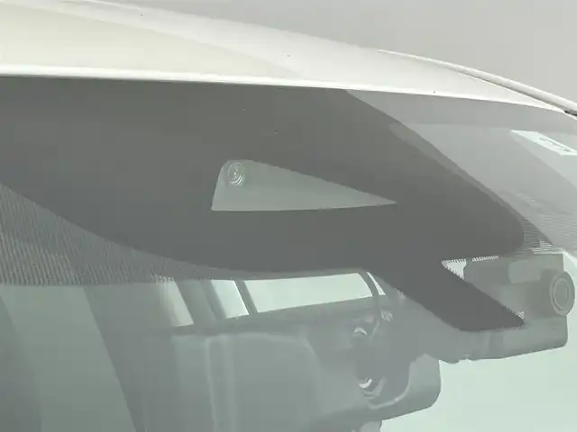 日産 エクストレイル X e－4ORCE 道央・札幌 2023(令5)年 1.4万km 白 ・4WD/・純正12.3インチワイドナビ/　BT/USB/AppleCarPlay/フルセグ/・社外前方ドライブレコーダー/・全方位カメラ/・純正ビルトインETC2.0/・衝突軽減ブレーキ/・レーダークルーズコントロール/・レーンキープアシスト/・横滑り防止/・側方・後方緊急支援/・全席シートヒーター/・前席パワーシート/・D席シートメモリー/・ステアリングヒーター/・純正フロアマット/・純正18インチAW/・オートブレーキホールド/・LEDヘッドライト/・オートライト/・オートマチックハイビーム/・プッシュスタート/・スマートキー×2/・保証書/・取扱説明書