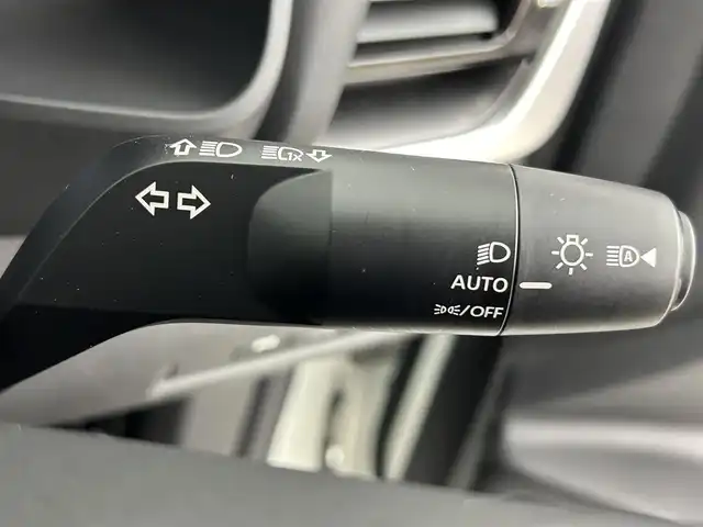日産 エクストレイル X e－4ORCE 道央・札幌 2023(令5)年 1.4万km 白 ・4WD/・純正12.3インチワイドナビ/　BT/USB/AppleCarPlay/フルセグ/・社外前方ドライブレコーダー/・全方位カメラ/・純正ビルトインETC2.0/・衝突軽減ブレーキ/・レーダークルーズコントロール/・レーンキープアシスト/・横滑り防止/・側方・後方緊急支援/・全席シートヒーター/・前席パワーシート/・D席シートメモリー/・ステアリングヒーター/・純正フロアマット/・純正18インチAW/・オートブレーキホールド/・LEDヘッドライト/・オートライト/・オートマチックハイビーム/・プッシュスタート/・スマートキー×2/・保証書/・取扱説明書