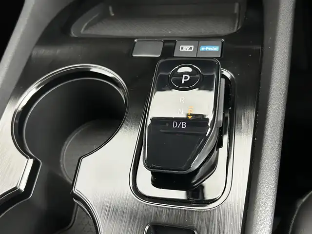 日産 エクストレイル X e－4ORCE 道央・札幌 2023(令5)年 1.4万km 白 ・4WD/・純正12.3インチワイドナビ/　BT/USB/AppleCarPlay/フルセグ/・社外前方ドライブレコーダー/・全方位カメラ/・純正ビルトインETC2.0/・衝突軽減ブレーキ/・レーダークルーズコントロール/・レーンキープアシスト/・横滑り防止/・側方・後方緊急支援/・全席シートヒーター/・前席パワーシート/・D席シートメモリー/・ステアリングヒーター/・純正フロアマット/・純正18インチAW/・オートブレーキホールド/・LEDヘッドライト/・オートライト/・オートマチックハイビーム/・プッシュスタート/・スマートキー×2/・保証書/・取扱説明書
