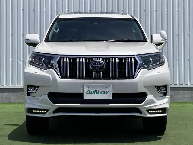 トヨタ ランドクルーザー プラド TX Lパッケージ 香川県 2019(令1)年 8万km ホワイトパールクリスタルシャイン 登録時走行距離：79972km/ディーラー純正9型ナビ/　CD DVD BT フルセグTV/バックカメラ/サンルーフ/TRDエアロ（フロント・リアアンダー）/オプション19インチアルミ/ブラックレザーシート/シートヒーター/エアシート/パワーシート/プリクラッシュセーフティシステム/レーンキープアシスト/レーダークルーズコントロール/ダウンヒルアシストコントロール/クリアランスソナー/ビルトインETC/ドライブレコーダー/MTモード付AT/横滑り防止装置/4WD/ディーゼルターボ/LEDヘッドライト/オートライト/フォグランプ/木目革巻きコンビステアリング/ステアリングスイッチ/プッシュスタート/スマートキー/スペアキー