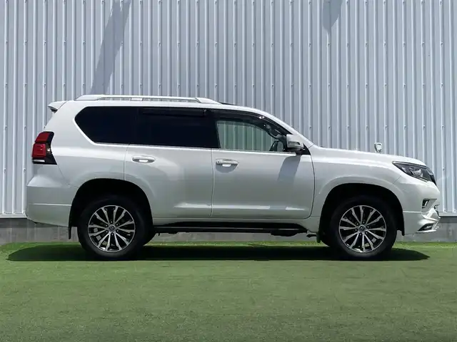 トヨタ ランドクルーザー プラド TX Lパッケージ 香川県 2019(令1)年 8万km ホワイトパールクリスタルシャイン 登録時走行距離：79972km/ディーラー純正9型ナビ/　CD DVD BT フルセグTV/バックカメラ/サンルーフ/TRDエアロ（フロント・リアアンダー）/オプション19インチアルミ/ブラックレザーシート/シートヒーター/エアシート/パワーシート/プリクラッシュセーフティシステム/レーンキープアシスト/レーダークルーズコントロール/ダウンヒルアシストコントロール/クリアランスソナー/ビルトインETC/ドライブレコーダー/MTモード付AT/横滑り防止装置/4WD/ディーゼルターボ/LEDヘッドライト/オートライト/フォグランプ/木目革巻きコンビステアリング/ステアリングスイッチ/プッシュスタート/スマートキー/スペアキー