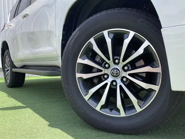 トヨタ ランドクルーザー プラド TX Lパッケージ 香川県 2019(令1)年 8万km ホワイトパールクリスタルシャイン 登録時走行距離：79972km/ディーラー純正9型ナビ/　CD DVD BT フルセグTV/バックカメラ/サンルーフ/TRDエアロ（フロント・リアアンダー）/オプション19インチアルミ/ブラックレザーシート/シートヒーター/エアシート/パワーシート/プリクラッシュセーフティシステム/レーンキープアシスト/レーダークルーズコントロール/ダウンヒルアシストコントロール/クリアランスソナー/ビルトインETC/ドライブレコーダー/MTモード付AT/横滑り防止装置/4WD/ディーゼルターボ/LEDヘッドライト/オートライト/フォグランプ/木目革巻きコンビステアリング/ステアリングスイッチ/プッシュスタート/スマートキー/スペアキー