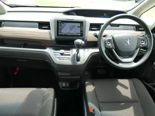 ホンダ フリード G ホンダセンシング 千葉県 2022(令4)年 1.8万km シーグラスブルーパール ホンダセンシング/・衝突軽減ブレーキ（CMBS）/・車線維持支援システム（LKAS）/・アダプティブクルーズコントロール（ACC）/・オートハイビーム/・先行車発進お知らせ機能/両側パワースライドドア/純正メモリーナビ/地デジTV/【DVD/CD再生可　Bluetooth接続】/バックカメラ/ドライブレコーダー（前後撮影）/前席シートヒーター/ステアリングスイッチ/ETC/LEDヘッドライト/ウインカーミラー/Hondaスマートキー