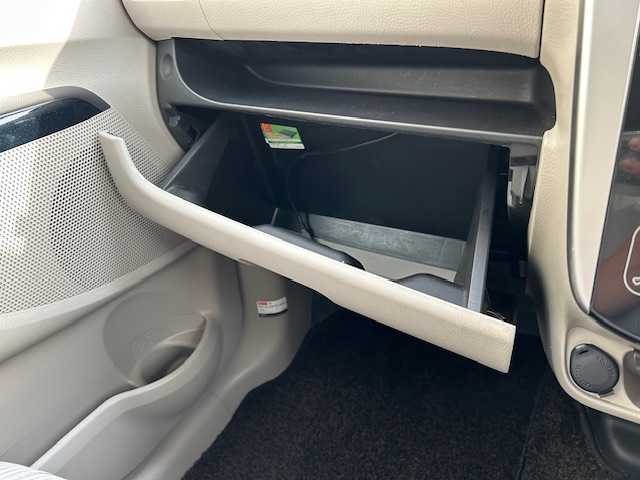 日産 デイズ X 茨城県 2015(平27)年 8.4万km アゼリアピンク 純正ナビ/（FM/AM/BT/フルセグ） /スマートキー /全方位カメラ /衝突軽減ブレーキ /ハロゲンヘッドライト /フロアマット純正 /横滑り防止装置 /プッシュスタート /パワーステアリング /パワーウィンドウ