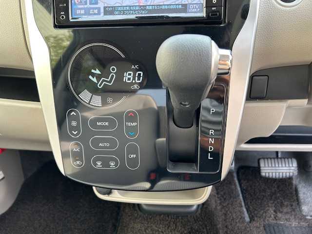 日産 デイズ X 茨城県 2015(平27)年 8.4万km アゼリアピンク 純正ナビ/（FM/AM/BT/フルセグ） /スマートキー /全方位カメラ /衝突軽減ブレーキ /ハロゲンヘッドライト /フロアマット純正 /横滑り防止装置 /プッシュスタート /パワーステアリング /パワーウィンドウ