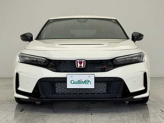 ホンダ シビック タイプR 愛知県 2025(令7)年 0.1万km未満 チャンピオンシップホワイト 登録済未使用車/衝突軽減システム/純正9型ディズプレイオーディオ　ナビあり/レーダークルーズコントロール/フルセグ/Bluetooth/バックカメラ/コーナーセンサー/純正アルミホイール/キャリパー/ETC2.0/ブラインドスポットモニター/LEDヘッドライト/オートマチックハイビーム/ステアリングスイッチ/スマートキー/プッシュスタート