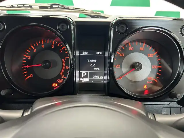 スズキ ジムニー XC 鹿児島県 2023(令5)年 0.4万km ジャングルグリーン スズキセーフティサポート/アイドリングストップ/社外8インチSDナビ【AVIC-RL912】/（CD/DVD/フルセグ/Bluetooth/SD）/バックカメラ/ビルトインETC/社外前方ドライブレコーダー【HDR002】/革巻きステアリング/ステアリングリモコン/レザー調シートカバー/前席シートヒーター/社外ラバーマット付/社外ドリンクホルダー/純正LEDヘッドライト/オートライト/ヘッドライトウォッシャー/電動格納ドアミラー/純正フロアマット/純正ドアバイザー/社外16インチアルミ