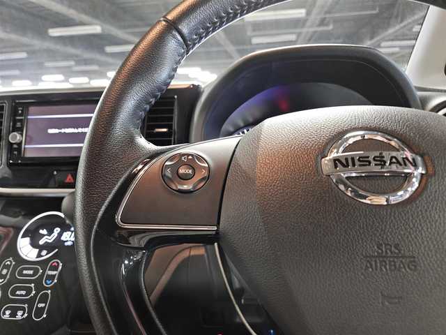 日産 デイズ ルークス HWS X Vセレクション 群馬県 2018(平30)年 2.7万km スパークリングレッド/ブラック 純正ナビ(Bluetooth/CD/DVD)/フルセグTV/両側パワースライドドア/バック/サイド/フロントカメラ/ドライブレコーダー/ソナー機能/インテリジェントエマージェンシーブレーキ/踏み間違い防止アシスト/車線逸脱警報/ビークルダイナミクスコントロール/LEDヘッドランプ/オートライト/ハイビームアシスト/オートエアコン/本革巻きステアリング/ステアリングスイッチ/合皮/スエード調クロスコンビシート/後席サンシェード/純正15インチアルミホイール/インテリジェントキー/プッシュエンジンスターター/イモビライザー/禁煙車