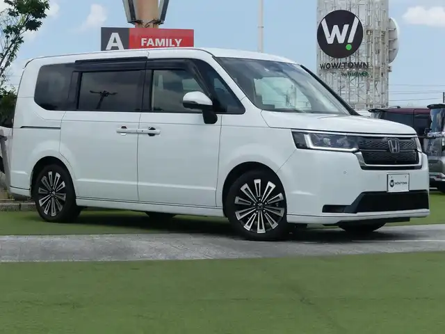 ホンダ ステップワゴン スパーダ eHEV プレミアムライン 千葉県 2023(令5)年 1.1万km プラチナホワイトパール ホンダセンシング/・衝突軽減ブレーキ（CMBS）/・車線維持支援システム（LKAS）/・アダプティブクルーズコントロール（ACC）/・後方誤発進抑制機能/・誤発進抑制機能/・ブラインドスポットインフォメーション/パワーバックドア/両側パワースライドドア/純正メモリーナビ/地デジTV/【DVD/CD再生機能　Bluetooth接続】/マルチビューカメラシステム/フリップダウンモニター/ハーフレザーシート/前席シートヒーター/革巻きステアリング/ステアリングスイッチ/ETC/LEDヘッドライト/ウインカーミラー/コーナーセンサー/純正17インチアルミホイル/サイド/カーテンエアバッグ/Honda スマートキー