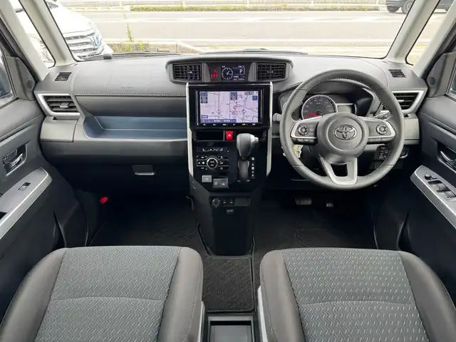 トヨタ ルーミー カスタムG－T 滋賀県 2022(令4)年 2.4万km ブラックマイカメタリック ワンオーナー/純正9インチフルセグナビ/　フルセグ Bluetooth CD DVD SD AM FM/パノラミックビューモニター/モデリスタエアロ /スマートアシスト/衝突回避支援ブレーキ/衝突警報機能/車線逸脱警報機能/路側逸脱警報/ふらつき警報/ブレーキ制御付誤発進抑制機能/先行車発進お知らせ機能/アダプティブドライビングビーム/サイドビューランプ/コーナーセンサー/標識認識機能/アダプティブクルーズコントロール/両側パワースライドドア/ビルトインETC/ローダウン（RSRダウンサス）純正サス積み込み/シートヒーター/純正15インチアルミ/純正ドアバイザー/純正フロアマット/スマートキー×2/
